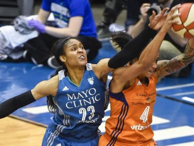 Lynx a Sparks naďalej vedú tabuľku WNBA so 100% bilanciou