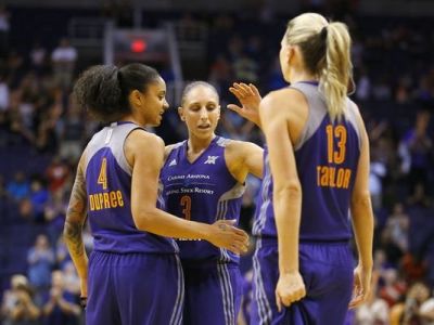 Phoenix Mercury doma vyhral nad San Antoniom o 25 bodov
