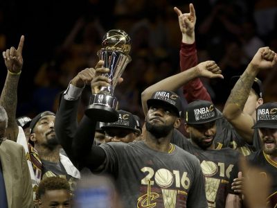 LeBron James sa hlási na Jordanovo miesto