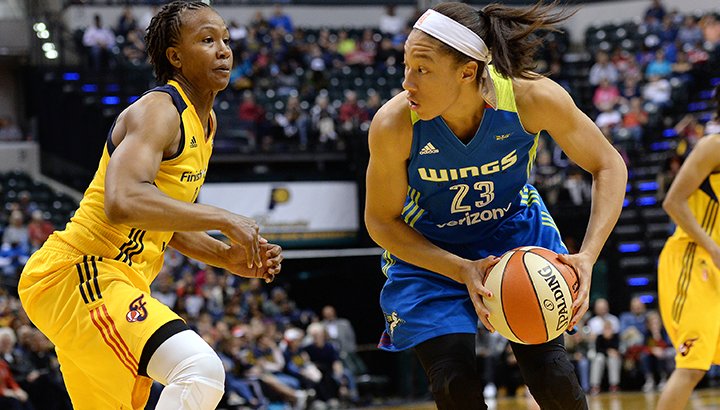 Fever vyhrali u Wings, Stars doma porazili Dream