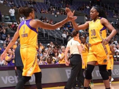 Sparks porazili Liberty a WNBA vedú s bilanciou 16/1