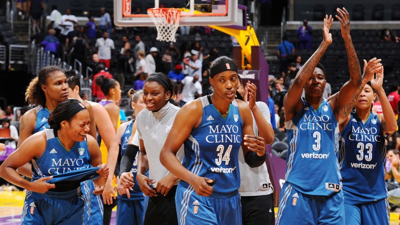 LA Sparks nezvládli súboj o čelo a podľahli Lynx na domácej palubovke