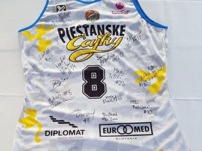 Vydražte dres Piešťanských Čajok a podporte nadáciu futbalistu Mariána Čišovského
