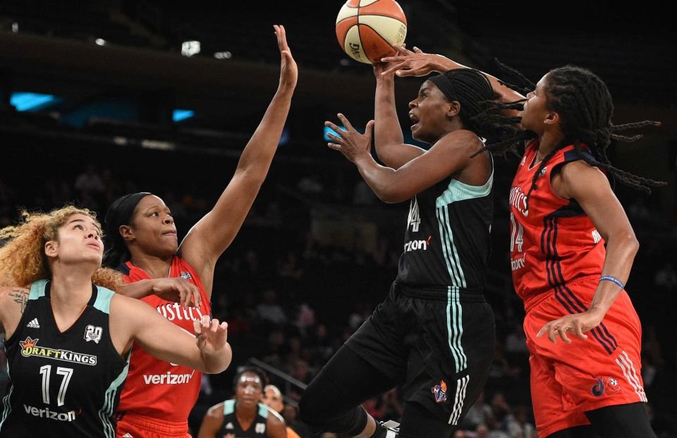 Mystics vyhrali v New Yorku a stále živia nádej na play off