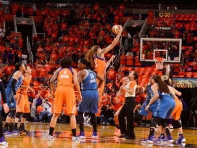 Minnesota Lynx vo finále play off WNBA, Sparks ešte musia zabojovať