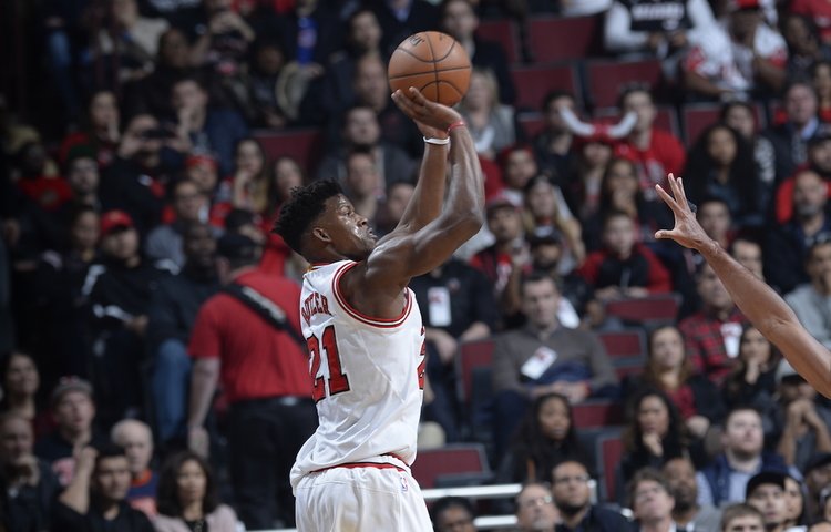 Chicago vstúpilo do novej sezóny domácou výhrou nad Bostonom 105:99