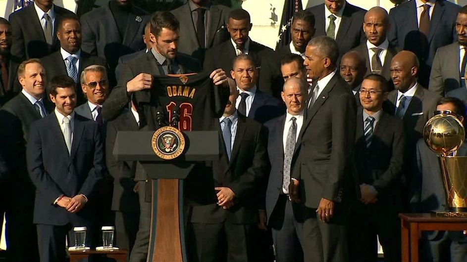 Obama prijal v Bielom dome šampiónov z Clevelandu, vyzdvihol Jamesov prínos
