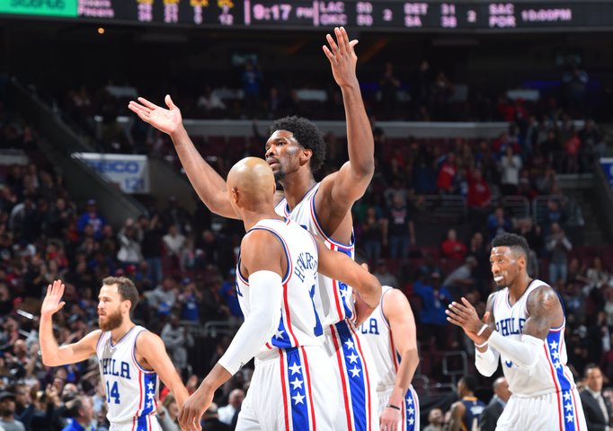 Embiid potiahol Sixers k prvej výhre, James prekonal Bryantov rekord