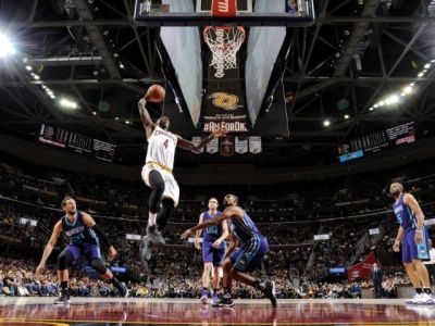Cleveland s 8. víťazstvom v sezóne, jubilejné triple-double Westbrooka