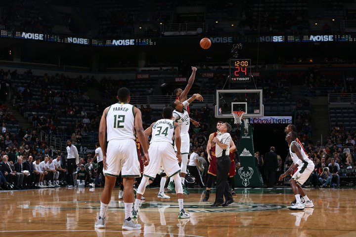 Milwaukee pripravilo Clevelandu tretiu prehru v sezóne
