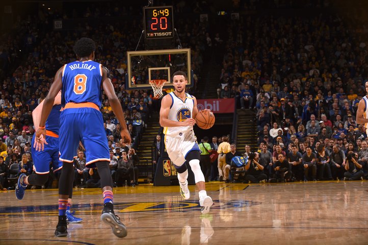 Warriors si poradili s NY Knicks, San Antonio vyhralo vo Phoenixe