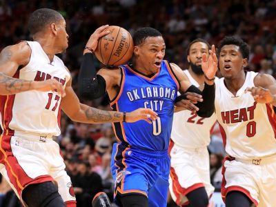 Westbrook s ďalším triple-double, texaské derby pre Houston