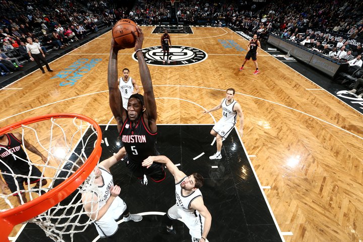 Harden priviedol Houston k triumfu na palubovke Brooklynu