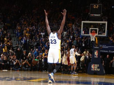 Warriors v repríze finále vyhrali nad Cavaliers 126:91, triple-double Greena