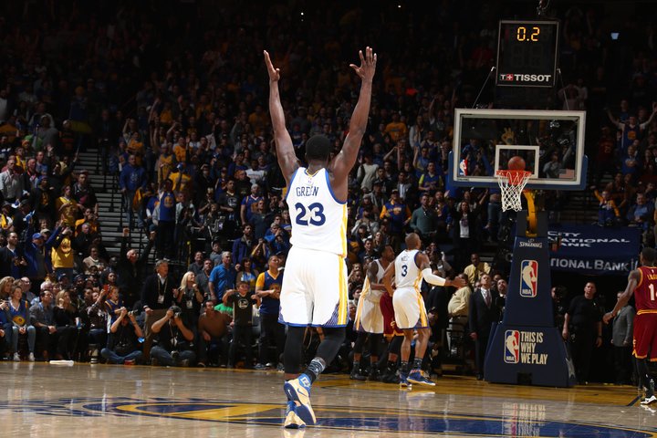 Warriors v repríze finále vyhrali nad Cavaliers 126:91, triple-double Greena