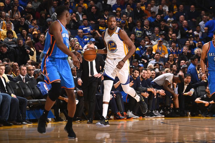 Golden State porazili Oklahoma City, Durant dal bývalému tímu 40 bodov