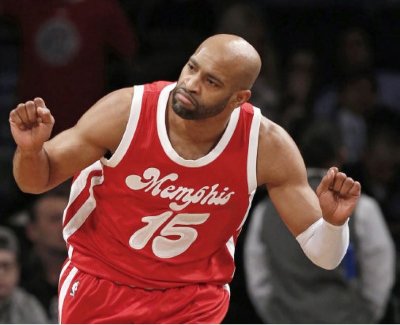 Legendárny Vince Carter oklamal dôchodok a oslavuje v NBA štyridsiatku
