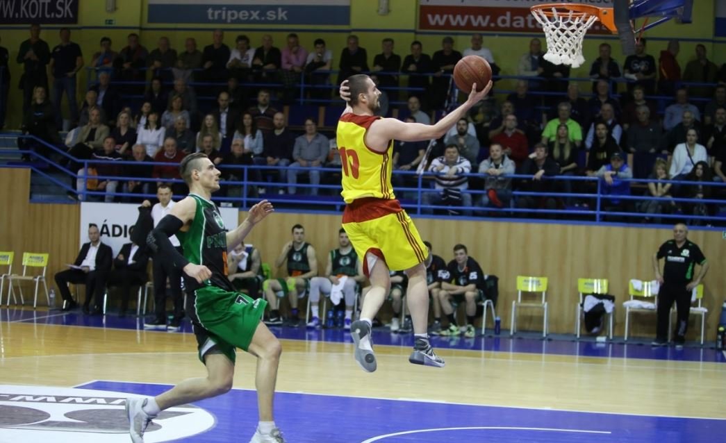 VIDEO Prievidza si napráva meno v Košiciach, rozbehnutý Lučenec vo Svite