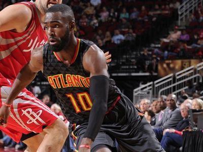 Atlanta zvíťazila v Houstone, tréner Popovich vyrovnal rekord