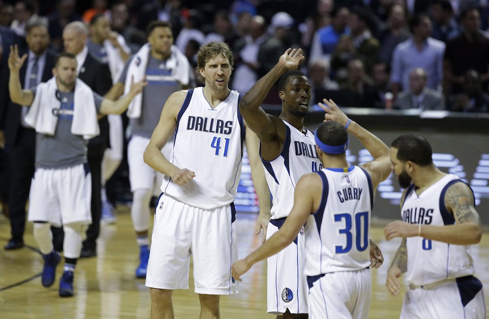 Neznámi hráči zachraňujú šancu pre Nowitzkého na sklonku kariéry