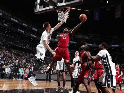 Miami ťahá 13-zápasovú víťaznú šnúru, Brooklyn zdolalo 108:99