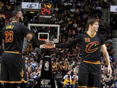 Cleveland aj Golden State zvíťazili v domácich stretnutiach