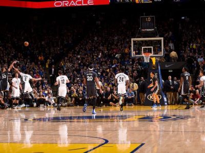 Víťazstvo Golden State, Cleveland bez Jamesa podľahol Chicagu