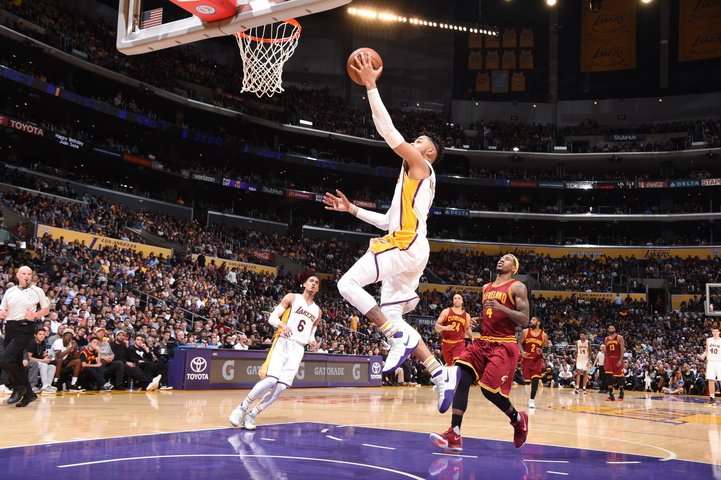 Lakers potrápili šampiónov, 49-bodový Lillard