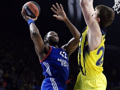 V istanbulskom derby prehra Feneru