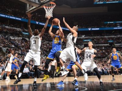 Súboj najlepších pre Golden State, Westbrook s 57 bodmi a triple-double
