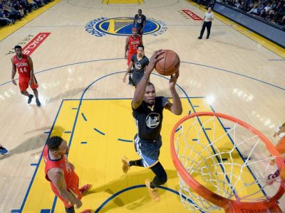 Durantov víťazný návrat, Milwaukee späť v play-off