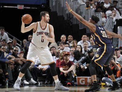 Obhajca Cleveland odštartoval play-off tesným víťazstvom