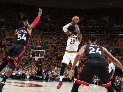 Cleveland sa ujal vedenia, domáci výbuch San Antonia