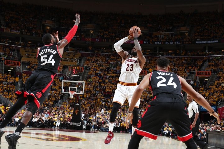 Cleveland sa ujal vedenia, domáci výbuch San Antonia