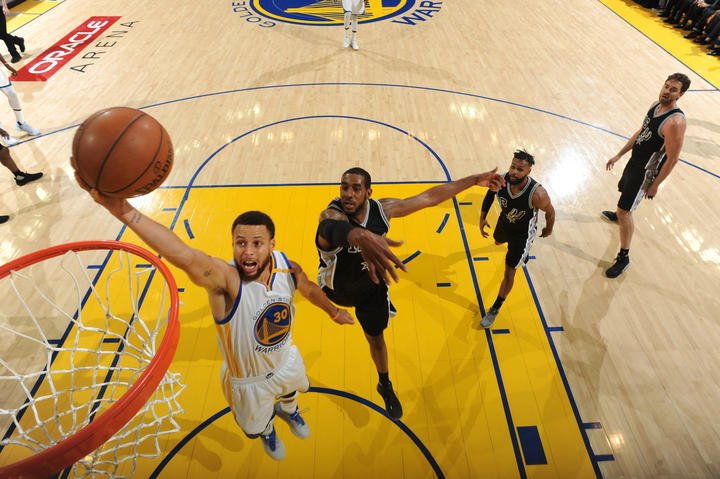 Bezradné San Antonio nepotrápilo Golden State a prehráva 0:2 na zápasy