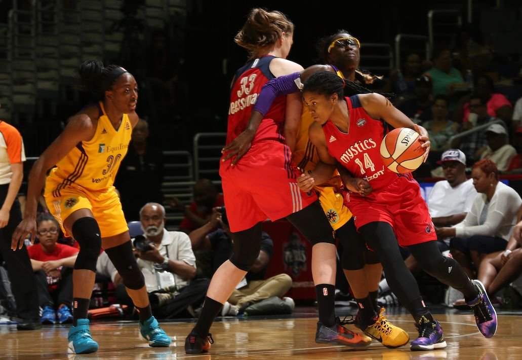 Sparks porazili Mystics, Kristi Toliver s 15 bodmi