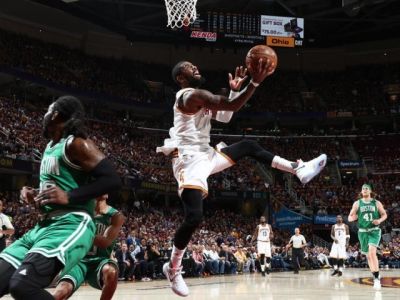 Irving zabral namiesto Jamesa, Cleveland má finále na dosah