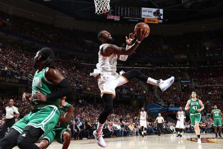 Irving zabral namiesto Jamesa, Cleveland má finále na dosah