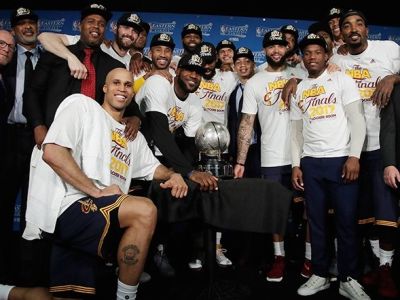 LeBron medzi strelcami pred Jordana, zahrá si v siedmom finále NBA po sebe