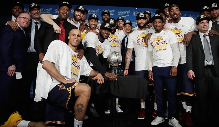LeBron medzi strelcami pred Jordana, zahrá si v siedmom finále NBA po sebe