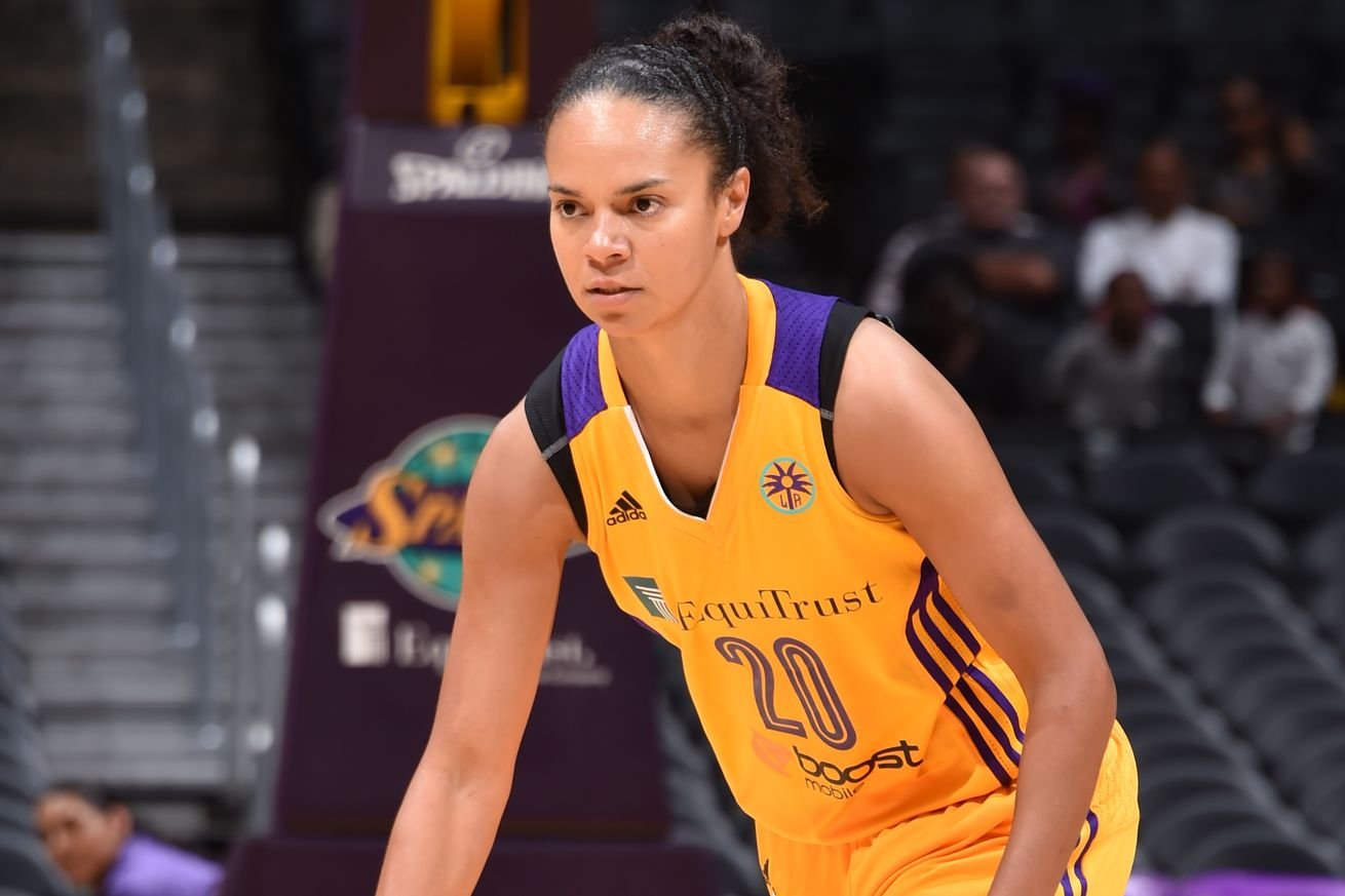 Toliverová prispela 15 bodmi k hladkému triumfu Washingtonu