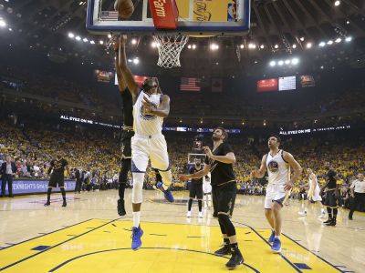 Po skvelej obrane vytiahlo Golden State v 2. finále dominantný útok