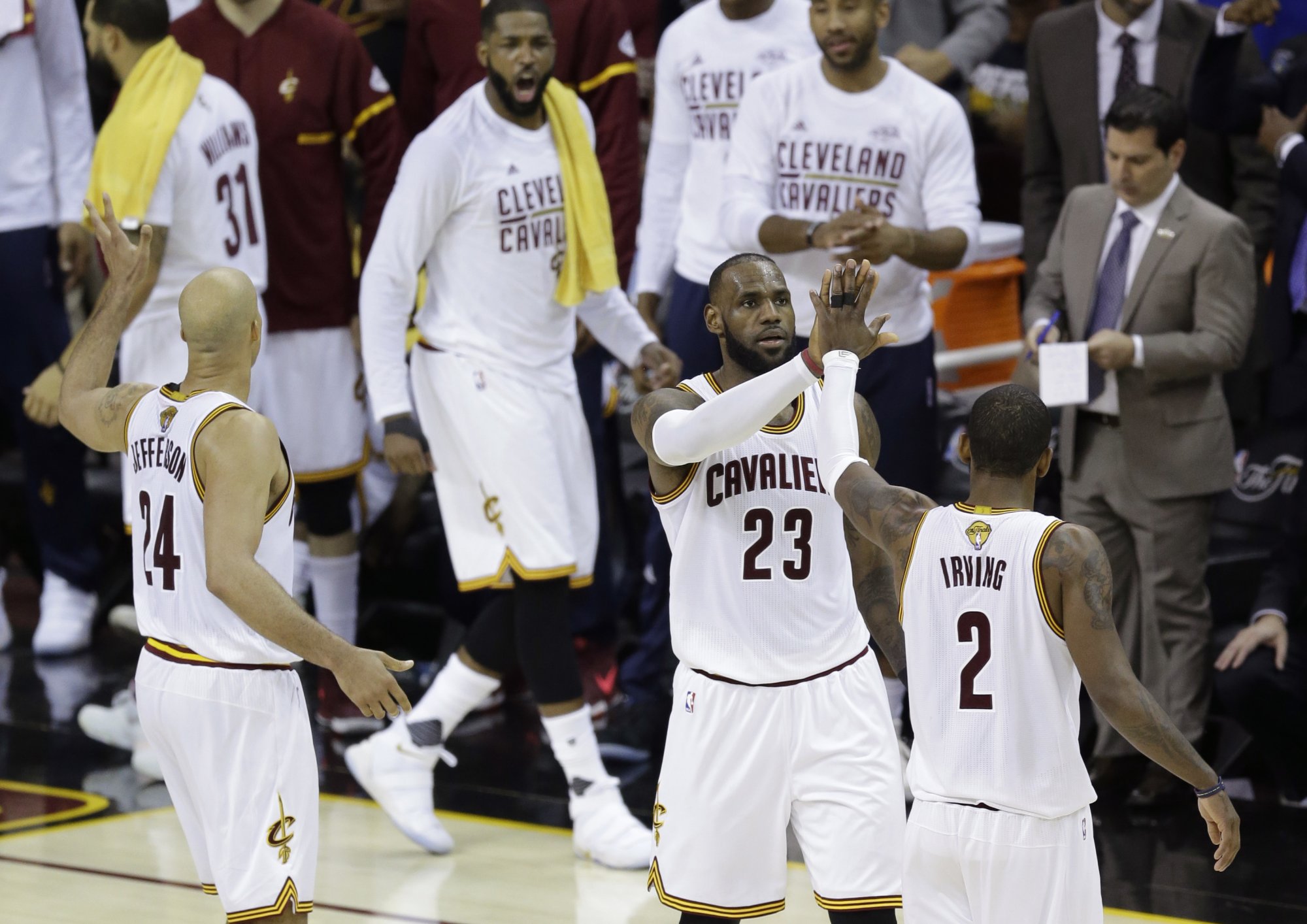 Cleveland predviedol famózny úvod a neuveriteľnú trojkovú streľbu