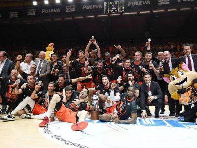 Nezastavila ju Barcelona ani Real Madrid, španielsku ligu ovládla Valencia