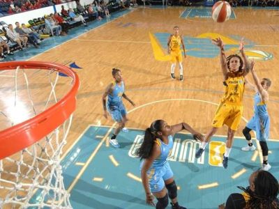 Chicago Sky doma podľahli Fever