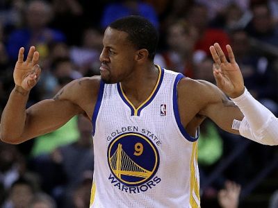 Warriors si udržali kľúčového náhradníka Iguodalu