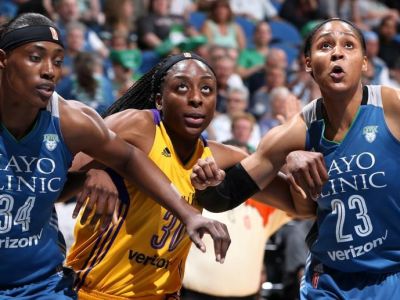 Lynx vo WNBA naďalej s prehľadom, porazili Sparks