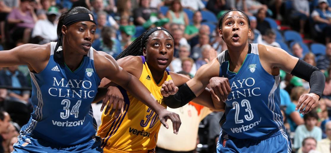 Lynx vo WNBA naďalej s prehľadom, porazili Sparks