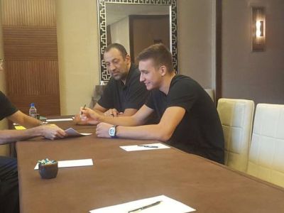 Na tréningu si pomáhal s metlou, naj európsky strelec bude hrať za Sacramento