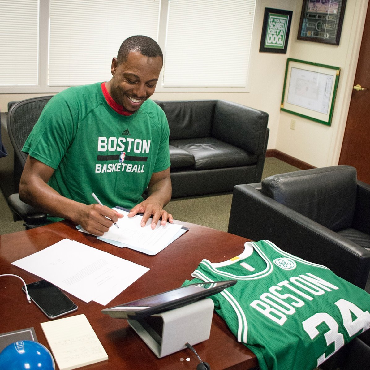 Pierce skončil, ale podpísal s Bostonom, aby bol navždy Celtic